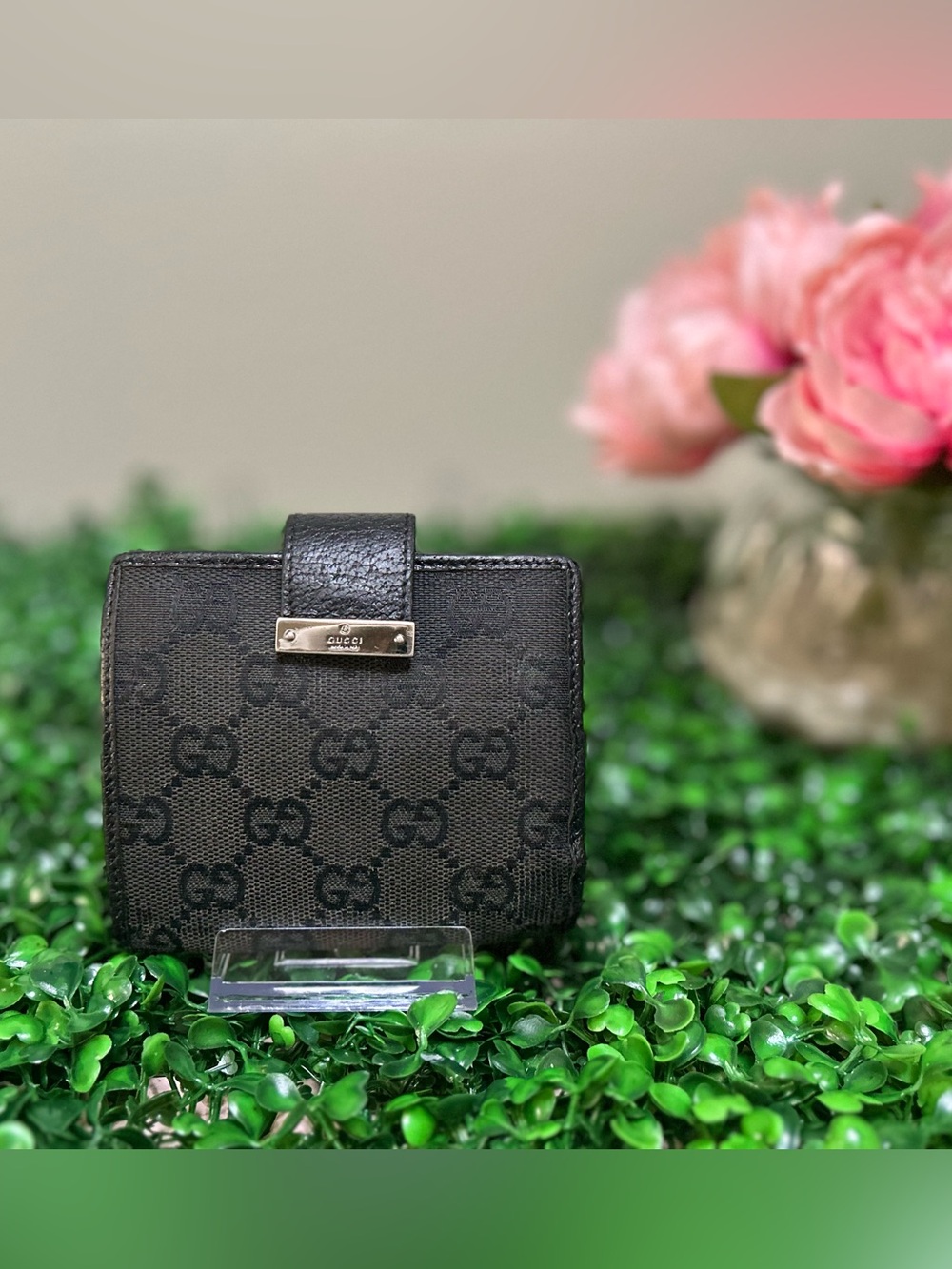 Gucci GG Canvas Compact Bifold Wallet with Coin Pocket – Black